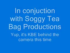 Al perro Lhemon le gustan las  minifaldas