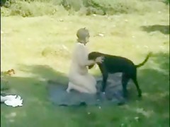 Zenya y su perro negro